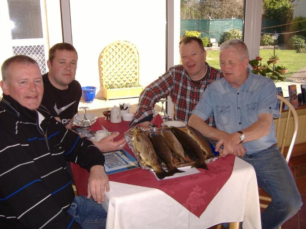 Riverwalk House B&B Oughterard Eksteriør bilde